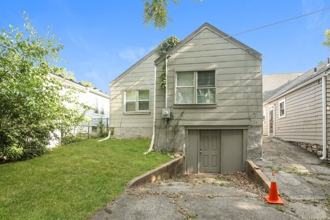 Building Photo - 3316 E 59th St