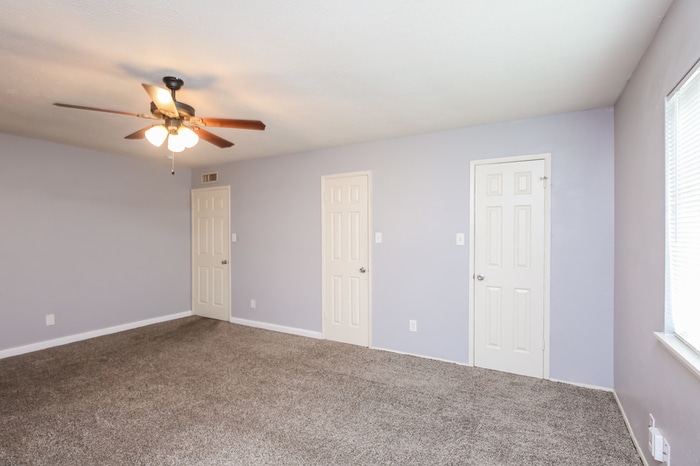 Building Photo - 7439 Oakmore Dr