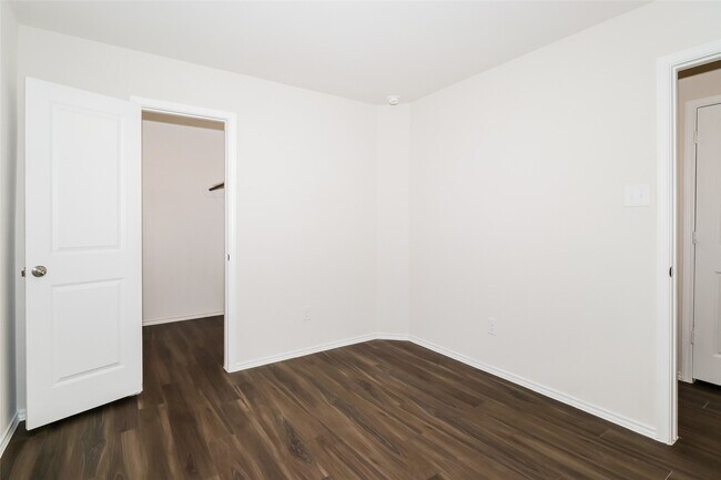 Building Photo - 1216 Narrow Hts Dr