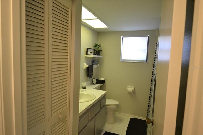 Building Photo - 284 Woodlake Wynde