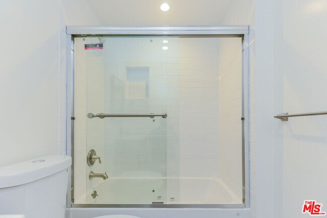 Building Photo - 1855 Euclid St