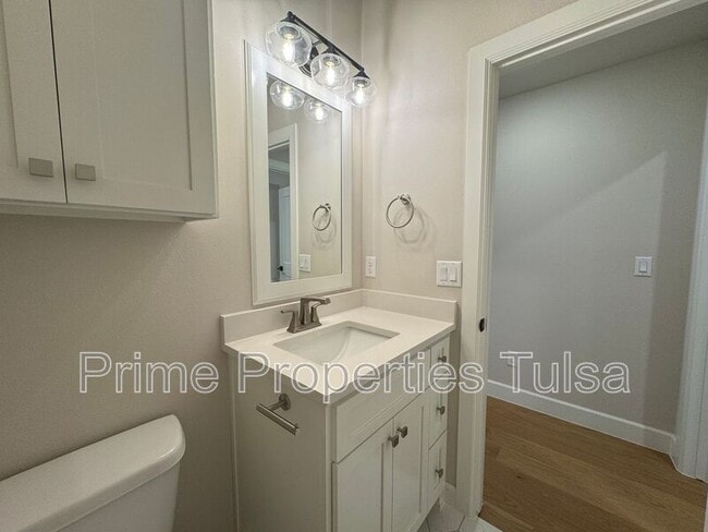 Building Photo - 1022 E Delmar Pl