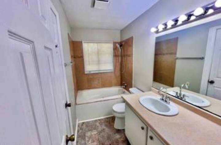 Building Photo - 1311 Fernwood Dr