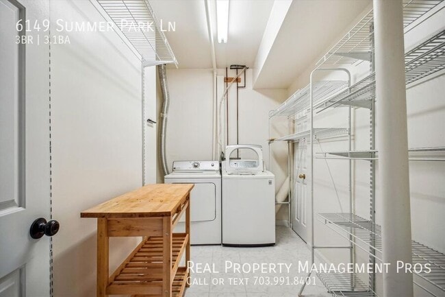 Building Photo - 6149 Summer Park Ln