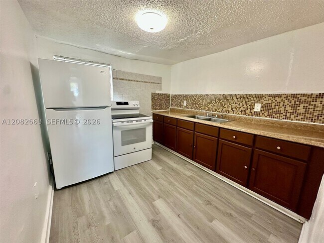 Building Photo - 2306 NW Flagler Terrace