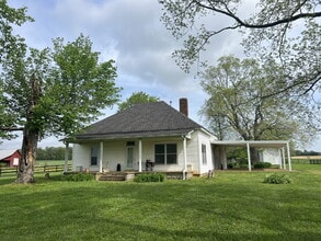 Building Photo - 3BR/2BA Home in Springfield Surrounded by Farmland
