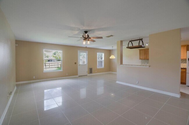 Building Photo - 918 Estate Dr