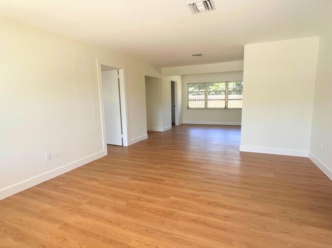 Building Photo - 4787 Tortuga Dr