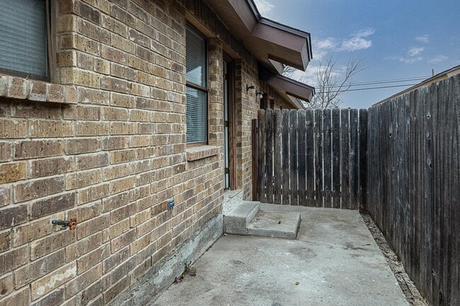 Building Photo - 109 Joe Rice Dr