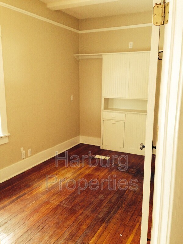 Building Photo - 2515 Broadway St