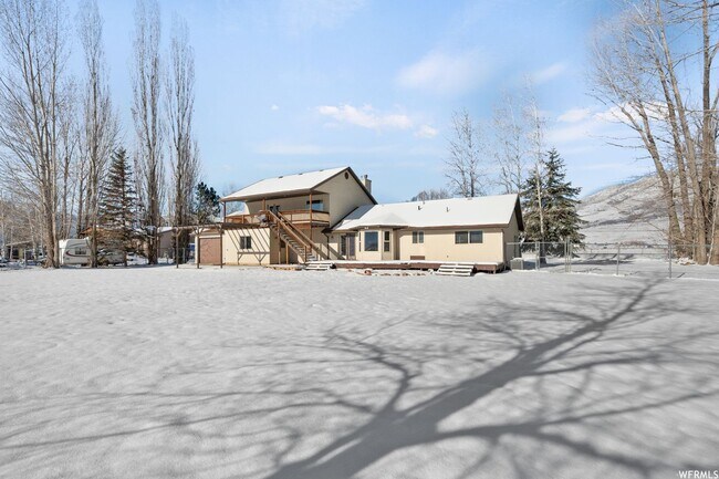 Building Photo - Beautiful home in Eden with amazing views from covered deck and 4 car garage