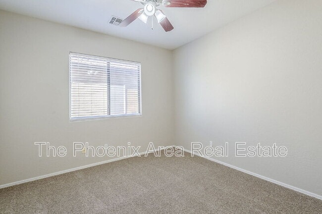 Building Photo - 45929 W Sky Ln