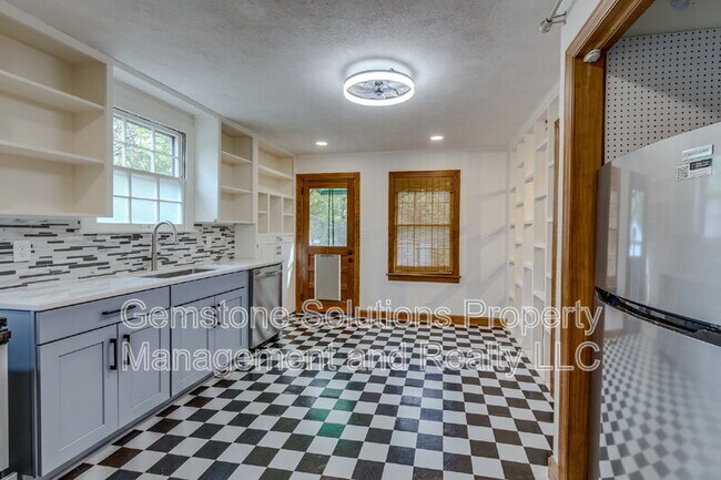 Building Photo - 3912A Burrus St