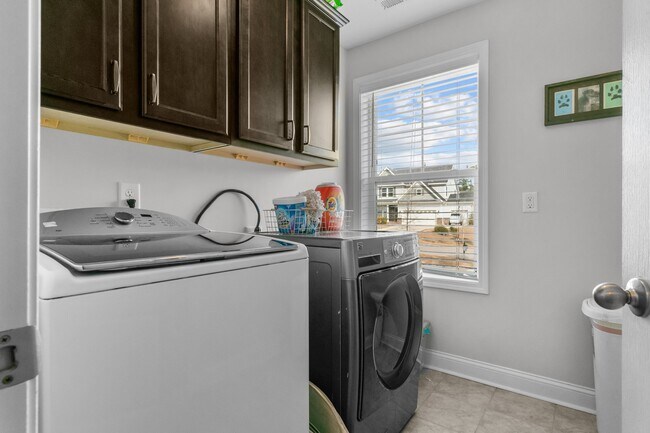 Building Photo - 230 Parrish Ln