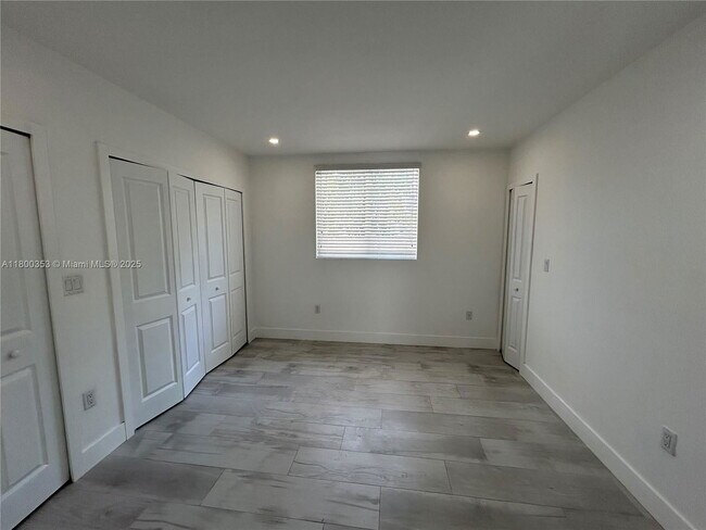 Building Photo - 3823 Thomas Ave