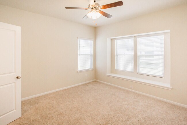 Building Photo - 242 Mossycup Dr