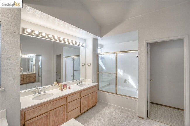 Building Photo - 4973 Ridgeview Dr