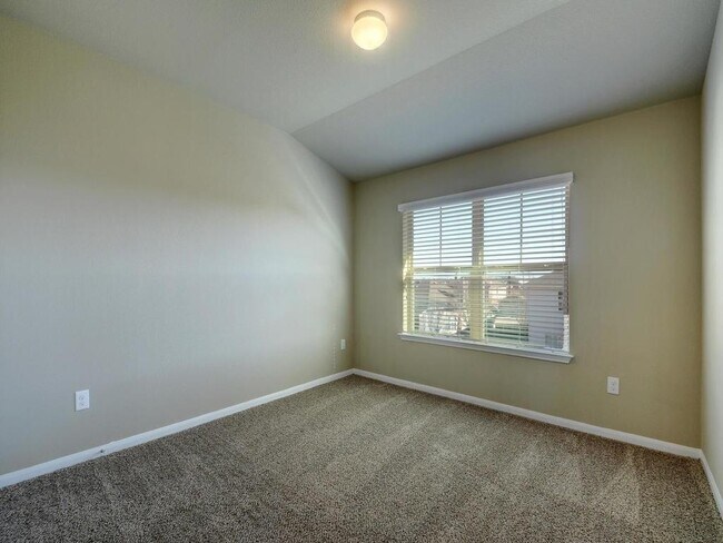 Building Photo - 1620 Bryant Dr