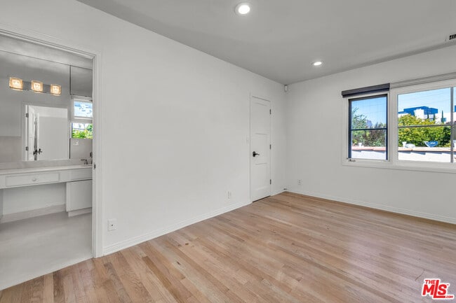 Building Photo - 1521 Midvale Ave