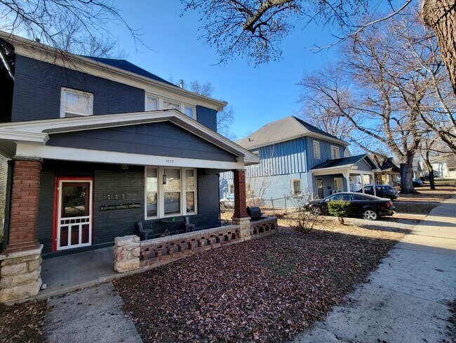 Building Photo - 1117 W 41st Terrace