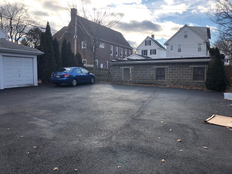 Off Street Parking - 216 Denison St