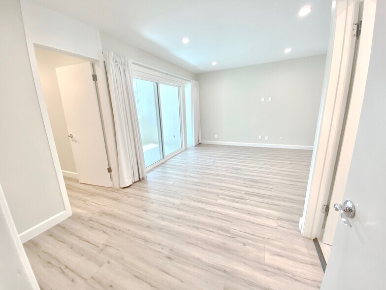 Building Photo - 11967 Walnut Ln