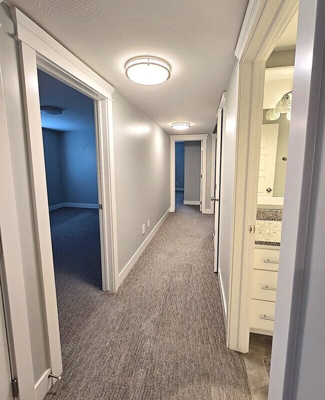 Building Photo - Gorgeous 6 Bedroom, 3 Bathroom Home in Mountain Bend in Ammon - By Real Property Management