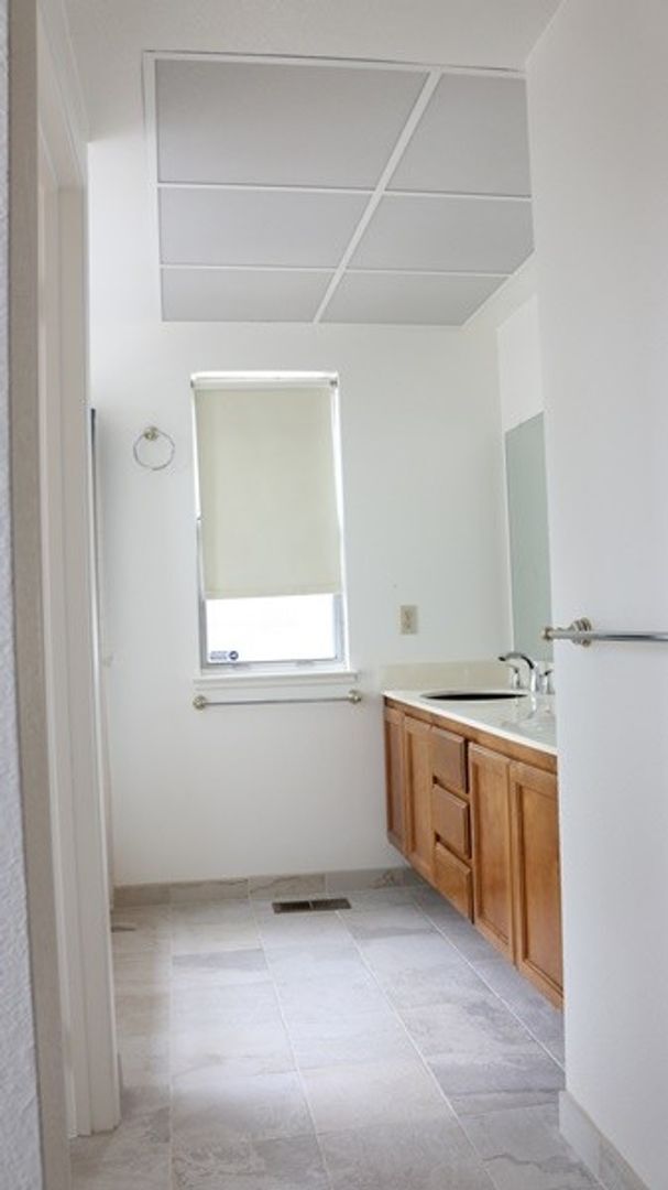 Building Photo - 3591 Woodley Dr