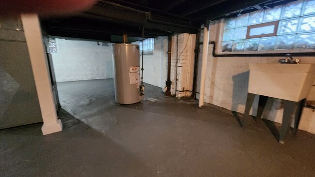 Building Photo - 8454 Plainfield Rd