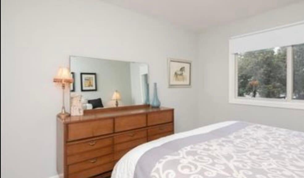 Building Photo - 705 Lake Ave