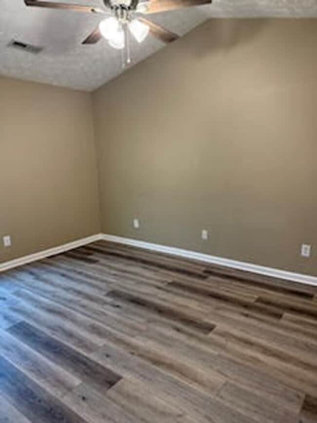 Building Photo - Knoxville 37934 - 2 bedroom, 2 bath condo - Contact Susan Niedergeses (865) 300-4722