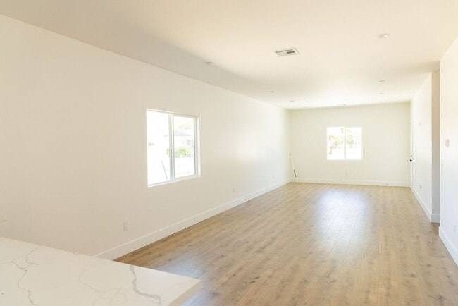 Building Photo - 25102 Everett Dr