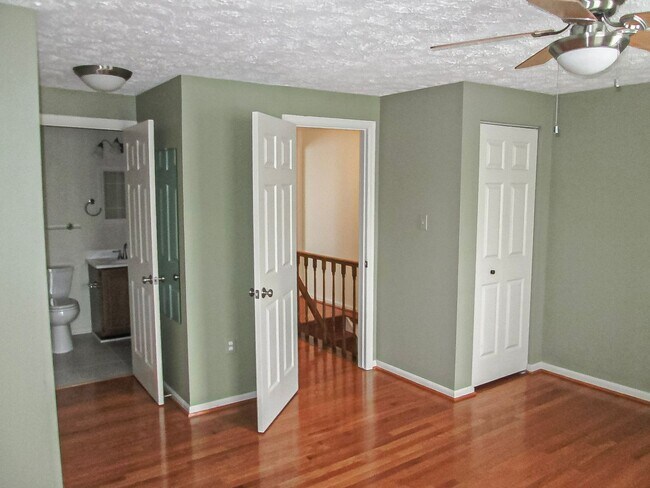 Building Photo - Lovely 2 Bedroom 2 Bathroom Townhome With ...