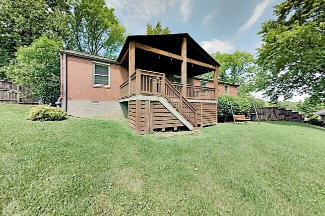 Building Photo - 534 Whispering Hills Dr