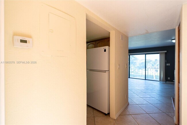 Building Photo - 430 Commodore Dr