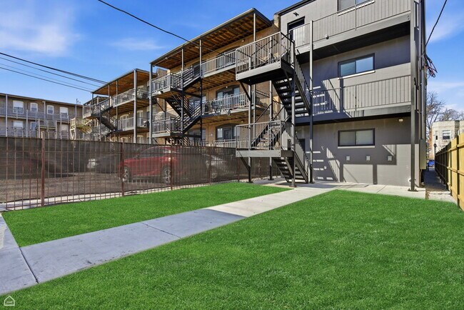 Building Photo - 4841 S Prairie Ave