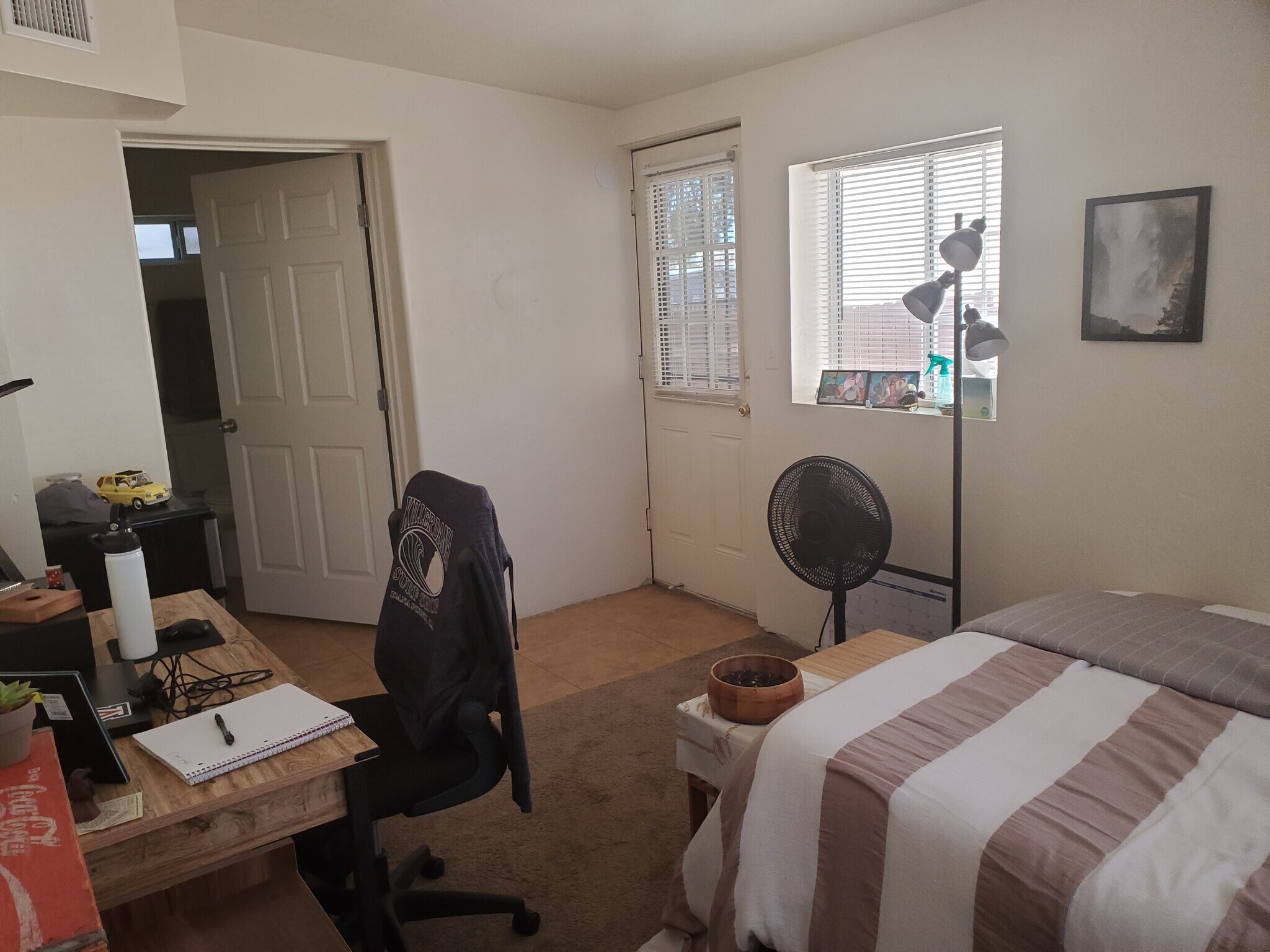 Building Photo - 1727 E 9th St