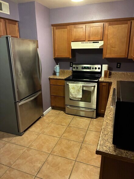 Building Photo - 1308 W 3rd St