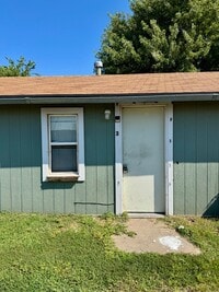 Building Photo - 604 N Main St