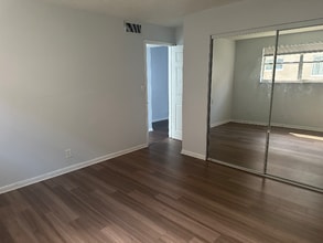 Building Photo - 5741 SW 36th Ct