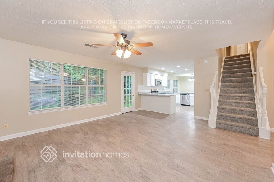 Building Photo - 4220 E Meadow Dr