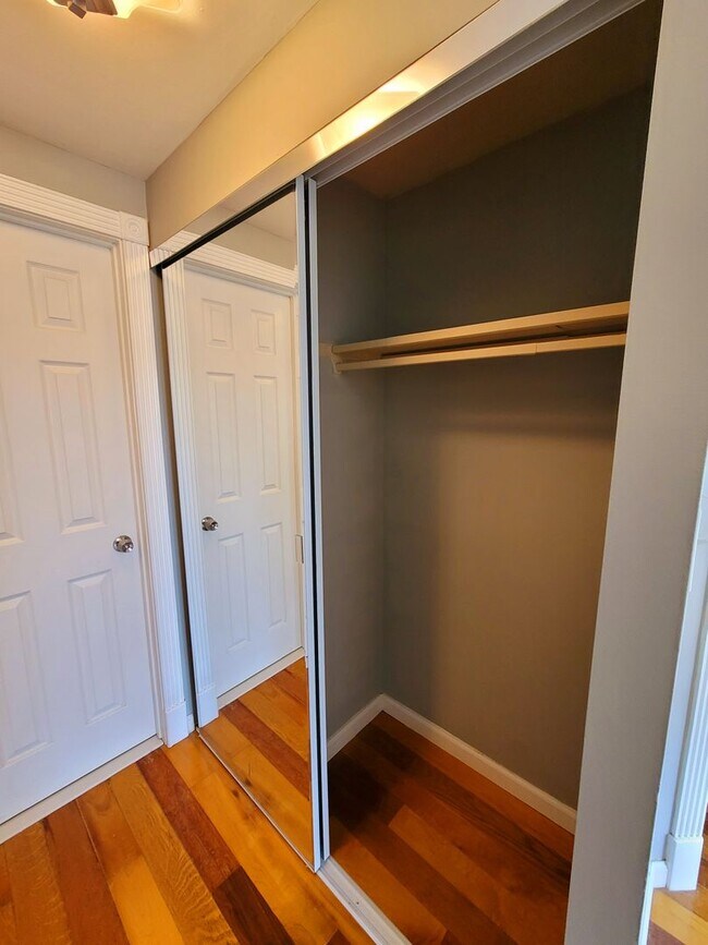 Building Photo - Lovely 2Bd/1.5Bth TH in Gaithersburg Montg...