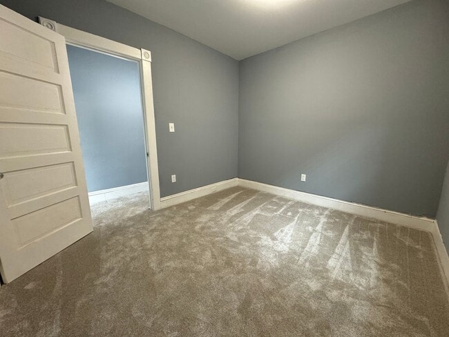 Building Photo - Completely Updated THREE BEDROOM TWIN!
