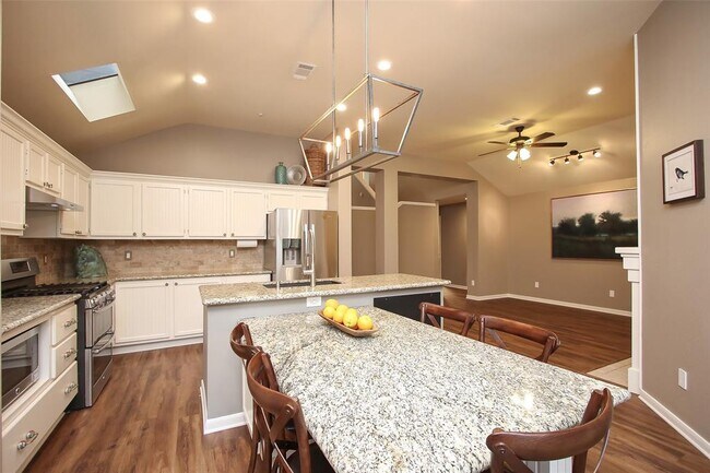 Building Photo - 6 Leaf Trace Ct