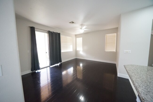 Building Photo - SHOWINGS AVAILABLE NOW