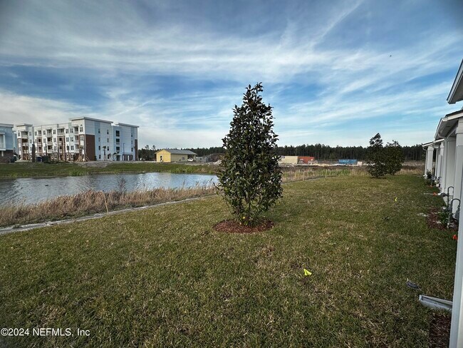 Building Photo - 315 Brandon Lks Dr