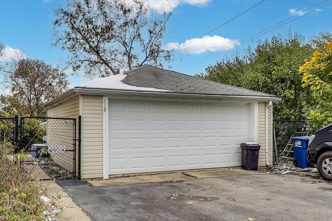 Building Photo - 2537 S Scott St