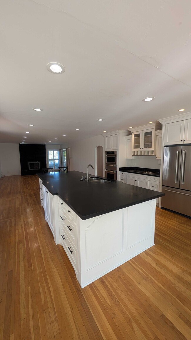 Building Photo - 829 Pordon Ln