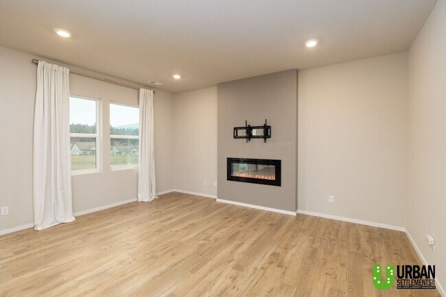 Building Photo - 12406 E Dickens Ln