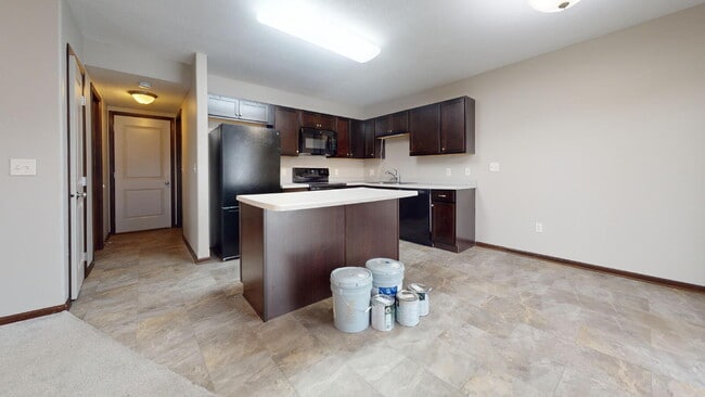 Building Photo - "Charming 3-Bed Townhouse with 2.5 Baths &...